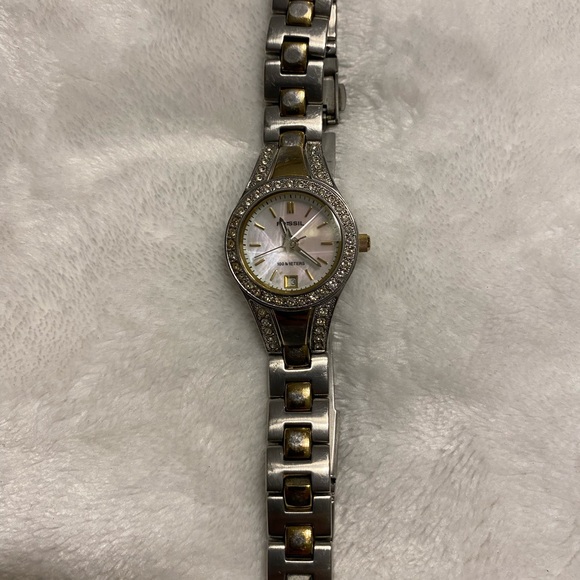 Ladies Fossil Watch - Picture 2 of 4